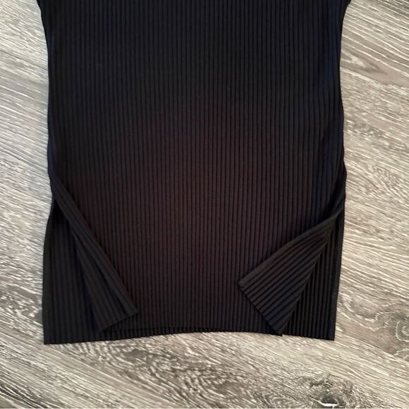 Cale Ribbed High Neck Sleeveless top - Picture 2 of 8